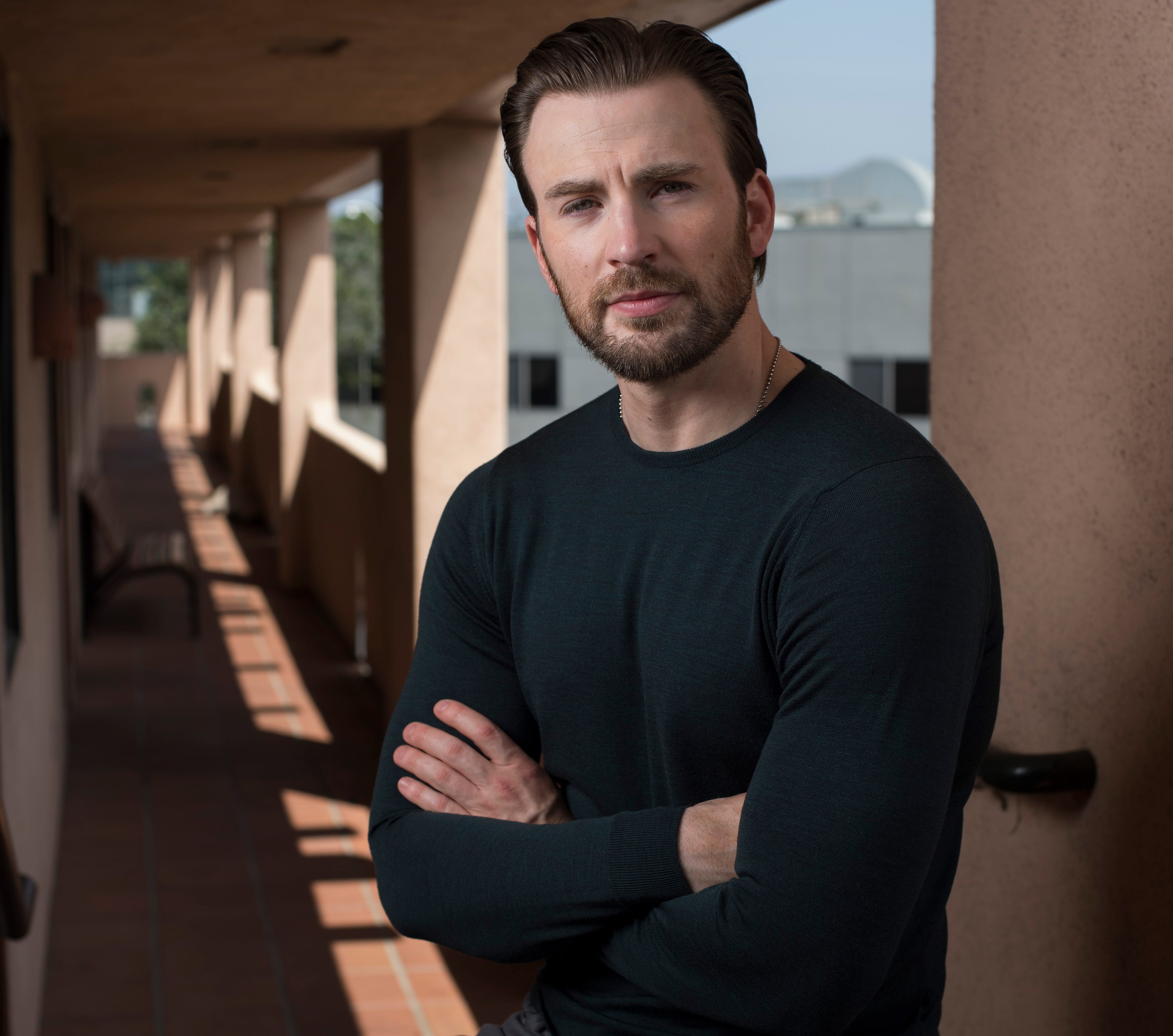 Captain America Chris Evans Reveals Why He S Still Single