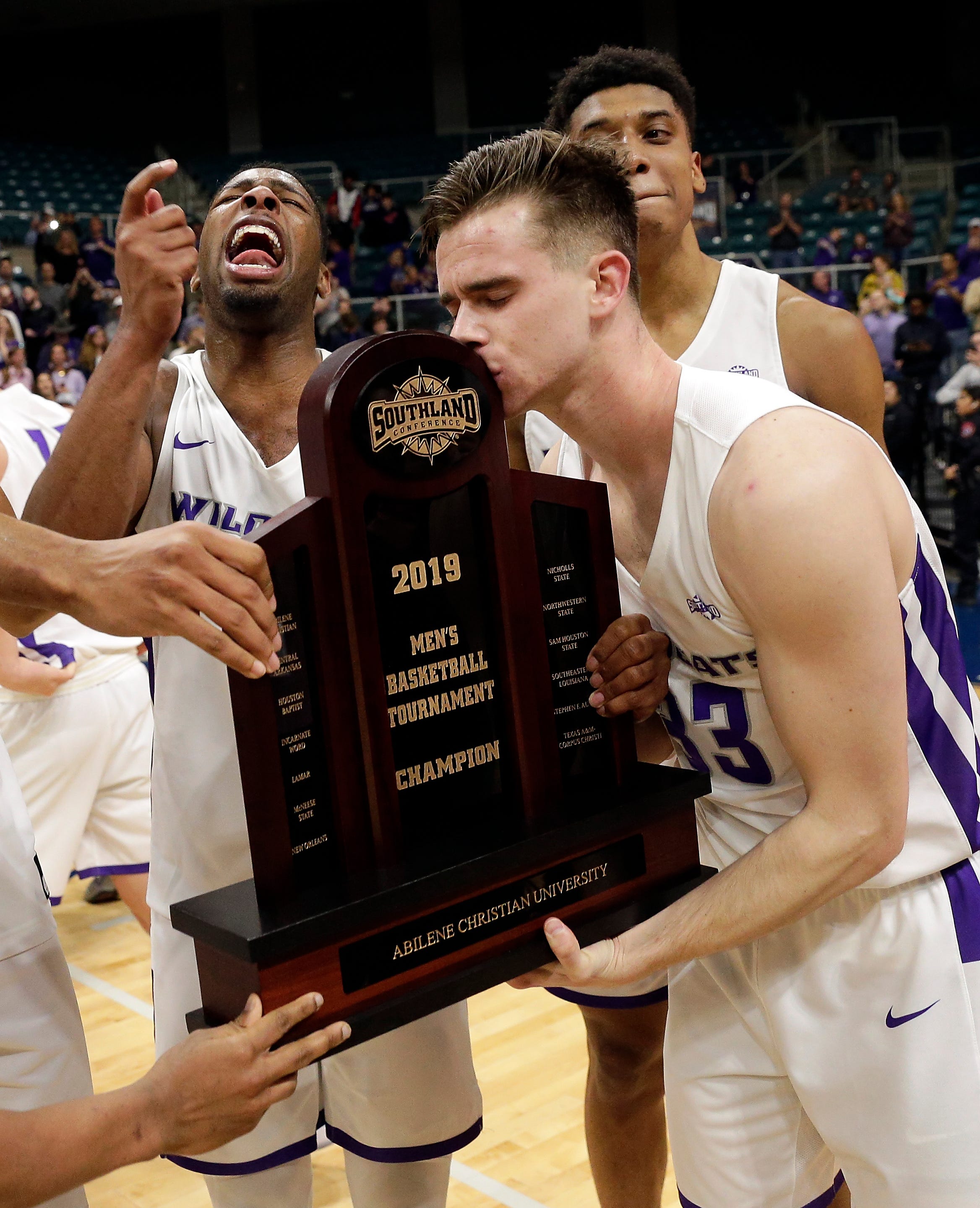 Always believe in the underdog': Abilene backs the 'Cats Always believe in the underdog': Abilene backs the 'Cats