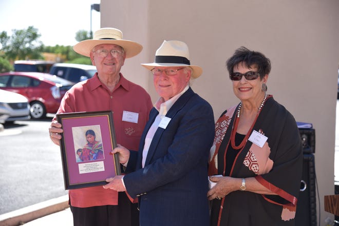 Dr. Kent Jacobs, center, receives the 2018 Papen Family Award on behalf of himself and his wife Sallie Ritter Jacobs. The award was presented by Glen Cutter, left, and Sally Cutter, right.