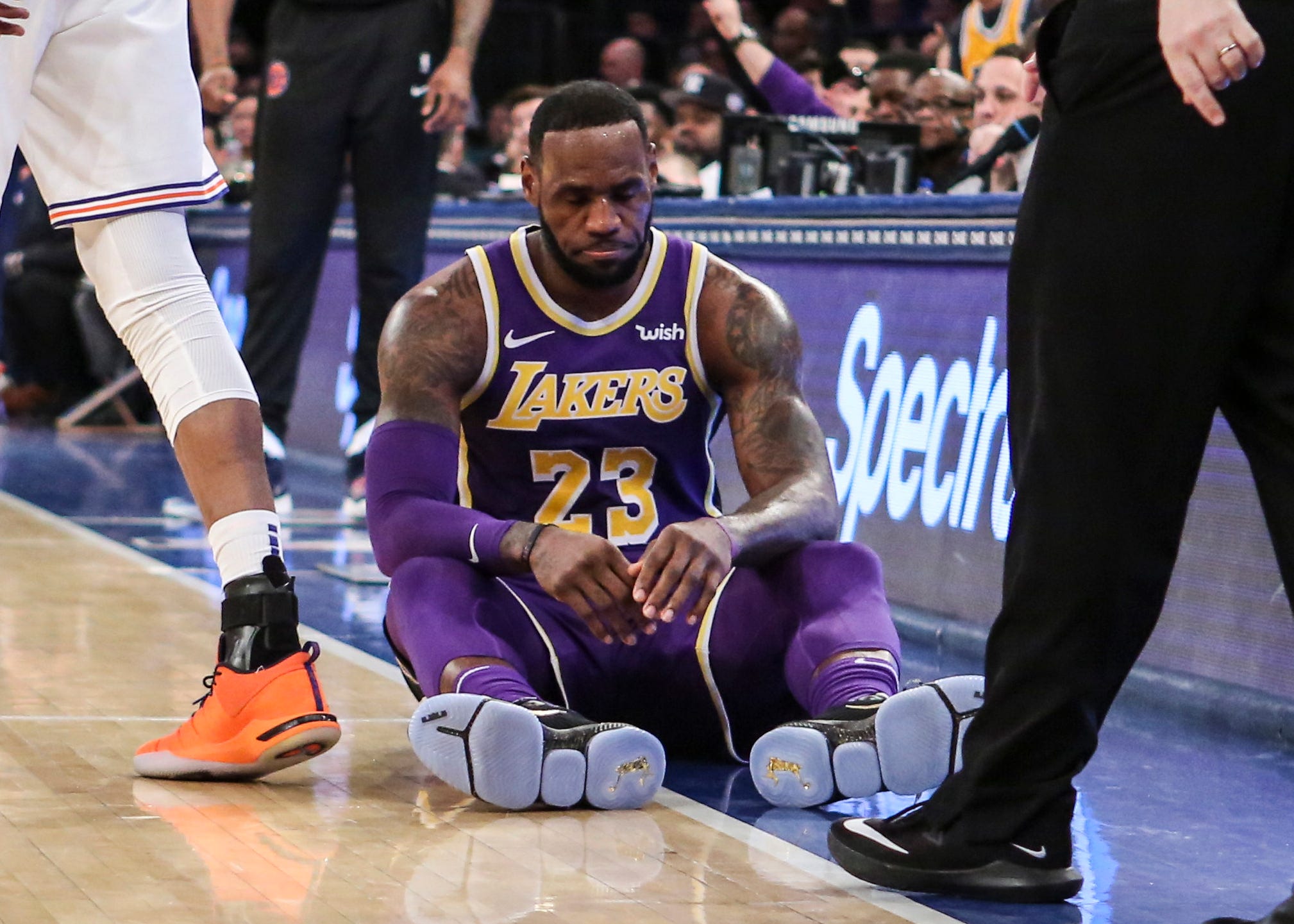 Nike LeBron James Gold and burgundy shoes not nod to former team,nod to for...