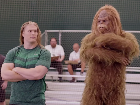 Clay Matthews 10 Of His Best Green Bay Packers Pop Culture Moments