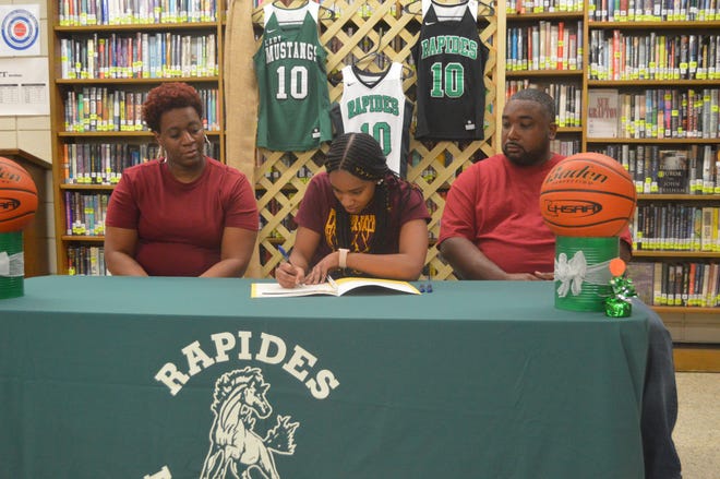 Rapides senior point guard Darlynetta Martin (center) signed with Bossier Parish Community College Wednesday.