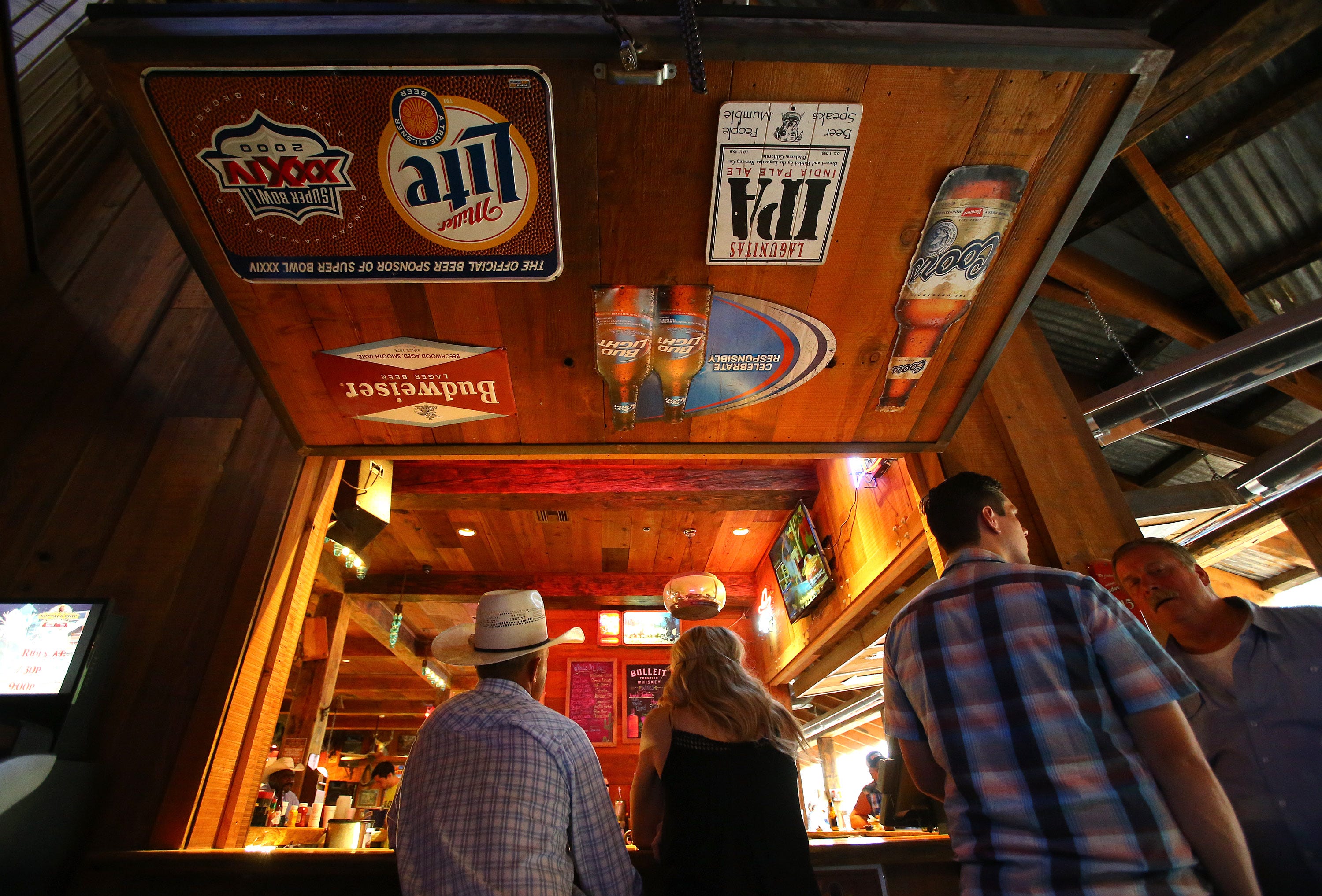 Best country bars in the Phoenix area to get your Country Thunder fix