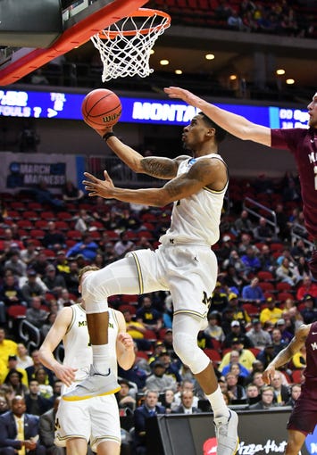 Michigan guard Charles Matthews (1) goes to the basket in the second half.