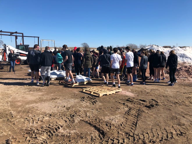 The Dell Rapids boys and girls track teams used one of its practice sessions to fill sandbags last week.