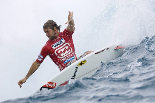 2007: Damien Hobgood (Satellite Beach, Florida, USA) (pictured) clinched the Billabong Pro title at Teahupoo in 3-meter surf today. Hobgood defeated current ratings leader Mick Fanning (Aus) by less than a point in the dying minutes of the closely contested final to take his first win of the 2007 season. Hobgood moved into third place on the Fosters ASP World Tour and pocketed US$30 000 in prize money. T