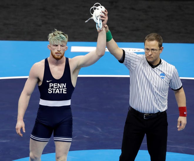 Penn State's Bo Nickal, left, wins his 197-pound match against Ohio State's Kollin Moore in the finals of the NCAA wrestling championships Saturday, March 23, 2019 in Pittsburgh. (AP Photo/Gene J. Puskar)