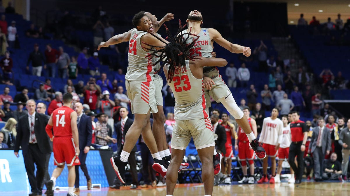Houston Cougars players celebrate after defeating the Ohio State Buckeyes in the second round of the 2019 NCAA Tournament at BOK Center.