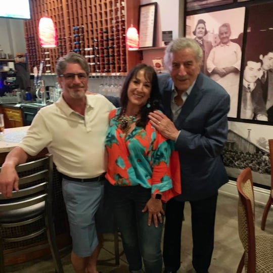 Tony Bennett Visits Parmesan Pete S Before Performing At Artis Naples