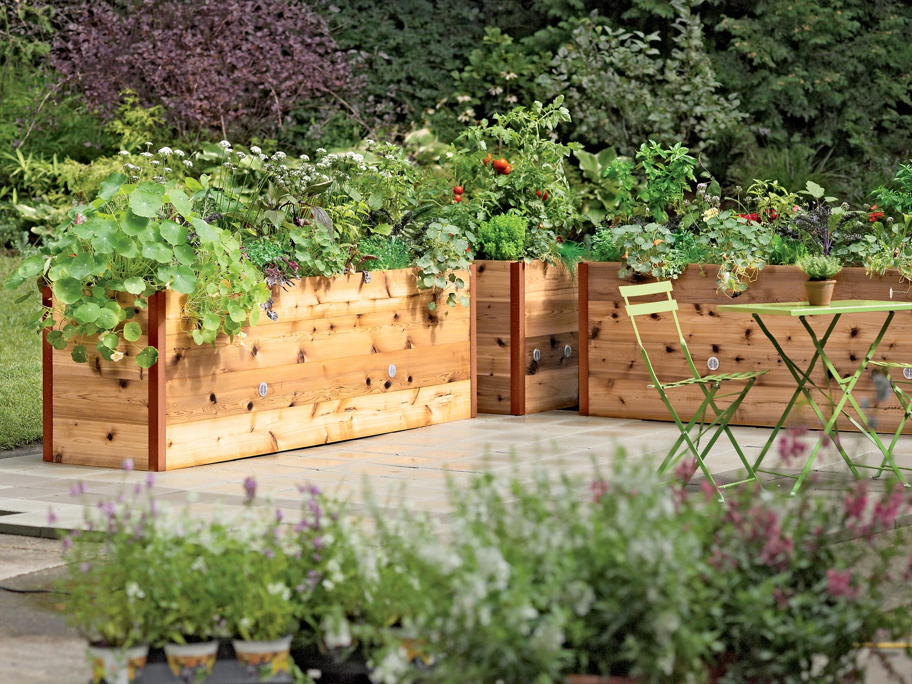 This method to fill garden beds is dirt cheap