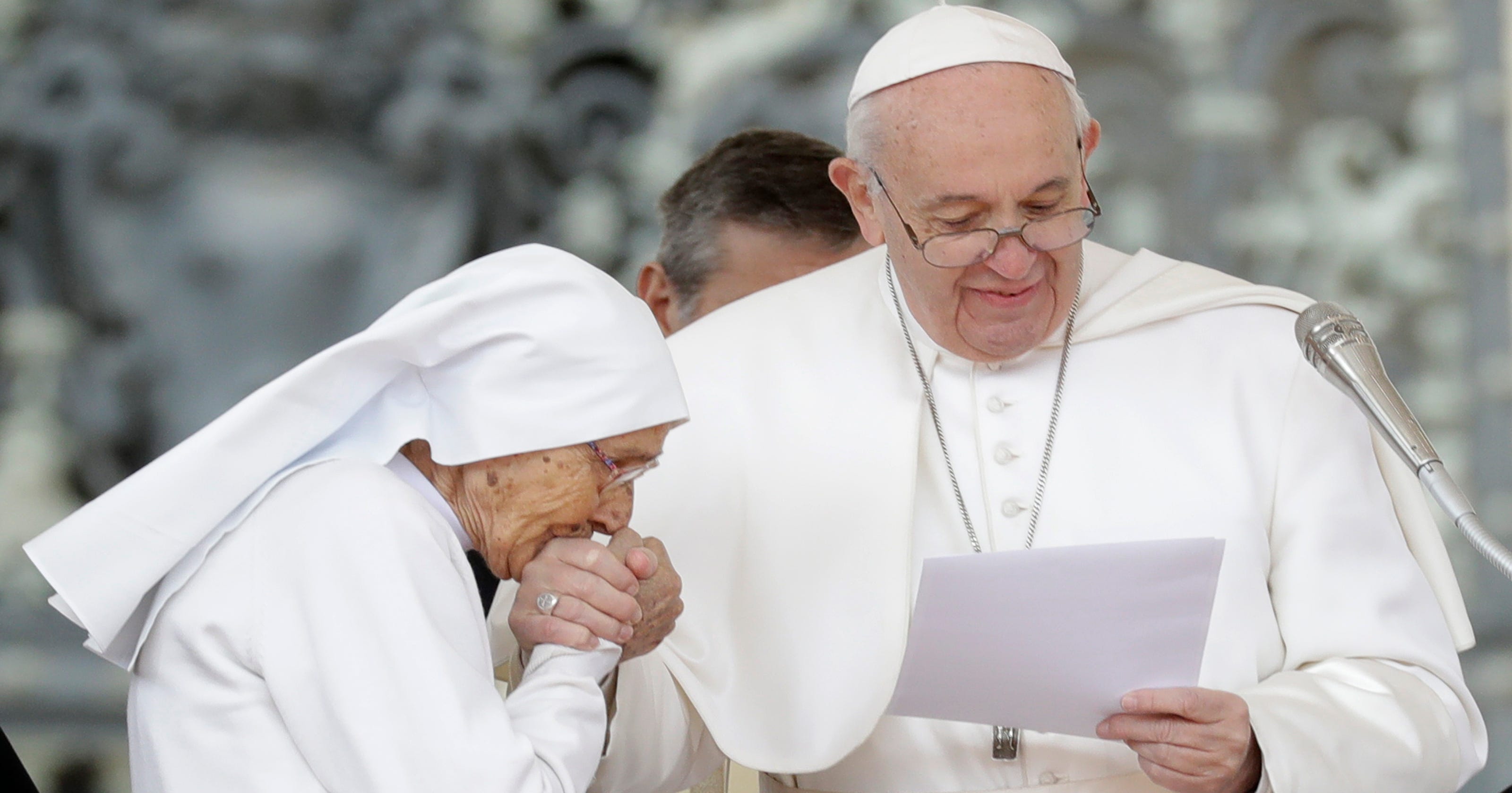 Pope Francis allows ring kissing after video of him pulling hand away