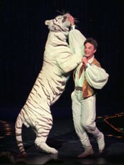 Siegfried & Roy tiger handler says cause of '03 mauling ...