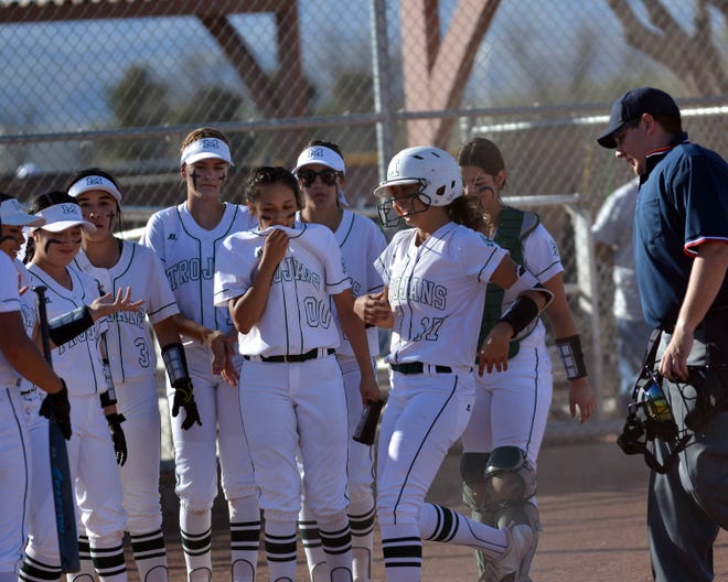 Mayfield and Oñate split a District 3-5A doubleheader on Friday night.
