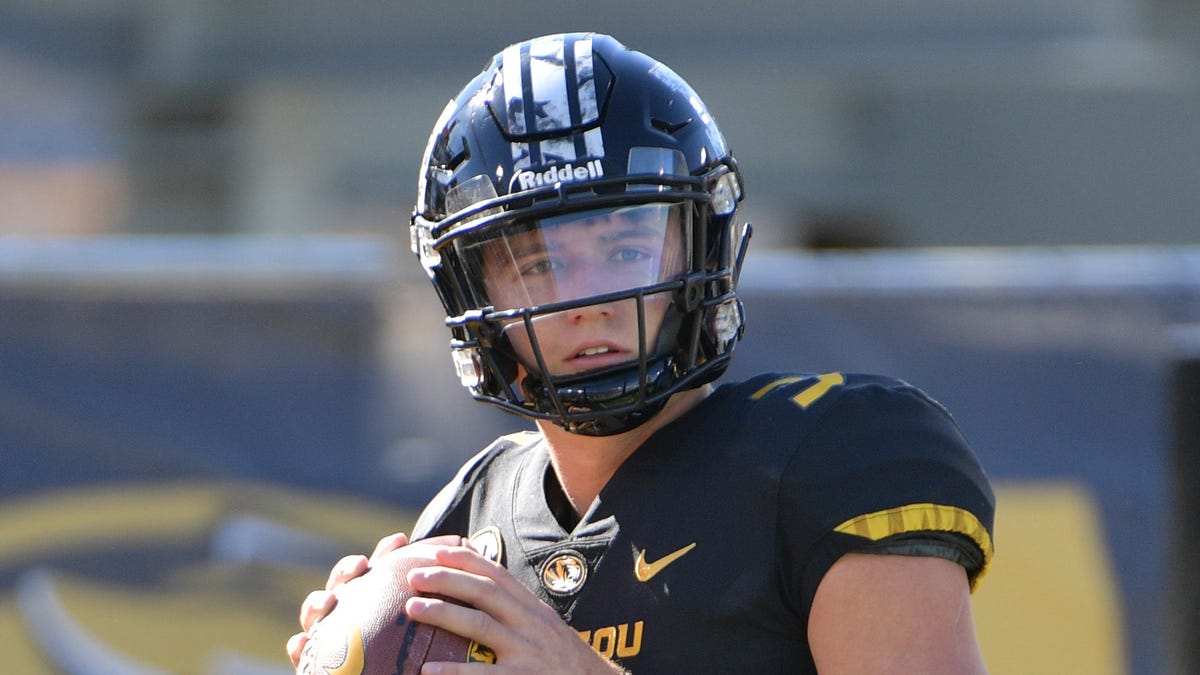 Missouri Tigers quarterback Drew Lock (3) warms up before the game against the Memphis Tigers at Memorial Stadium/Faurot Field.