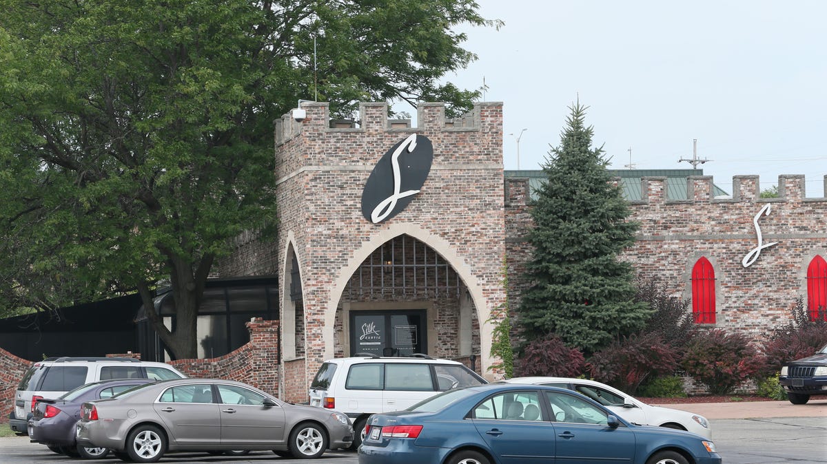 Wisconsin Strip Clubs Win Injunction As They Sue For Coronavirus