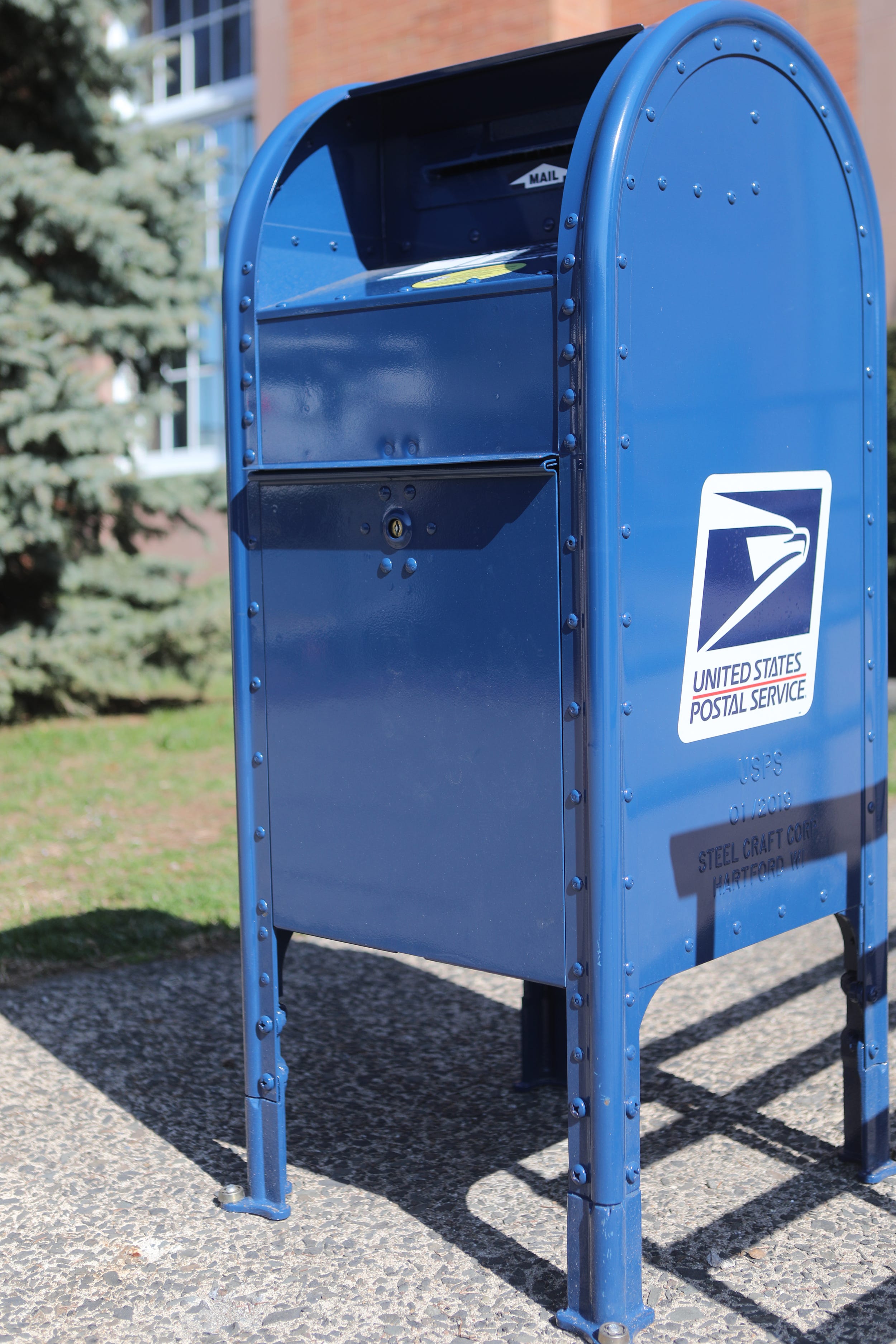 U S Postal Service Installing New Mailboxes To Combat Mail Fishing