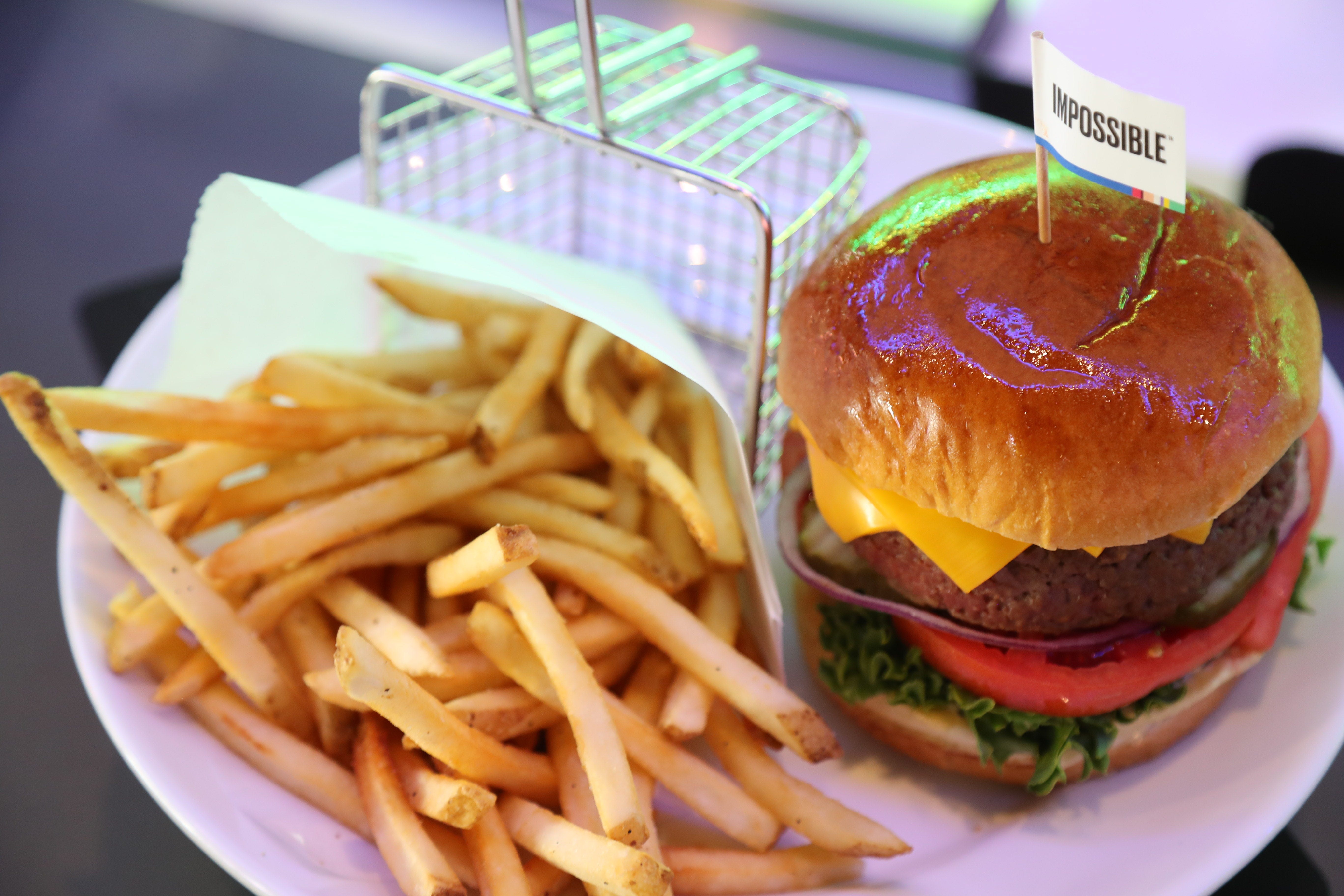 Dave Buster S Fuels Fun With 40 000 Square Feet Of Food Video Games