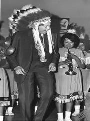 In 1967, Wayne Newton paid a visit to St. John's Indian School in Arizona.