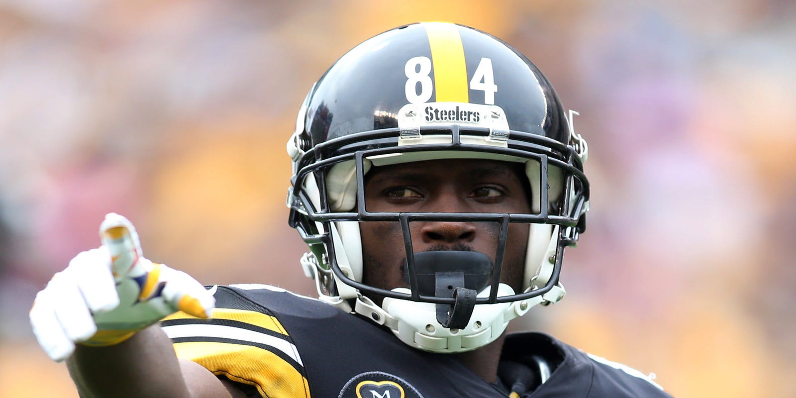 Antonio Brown throws shade at exteammate JuJu SmithSchuster for late