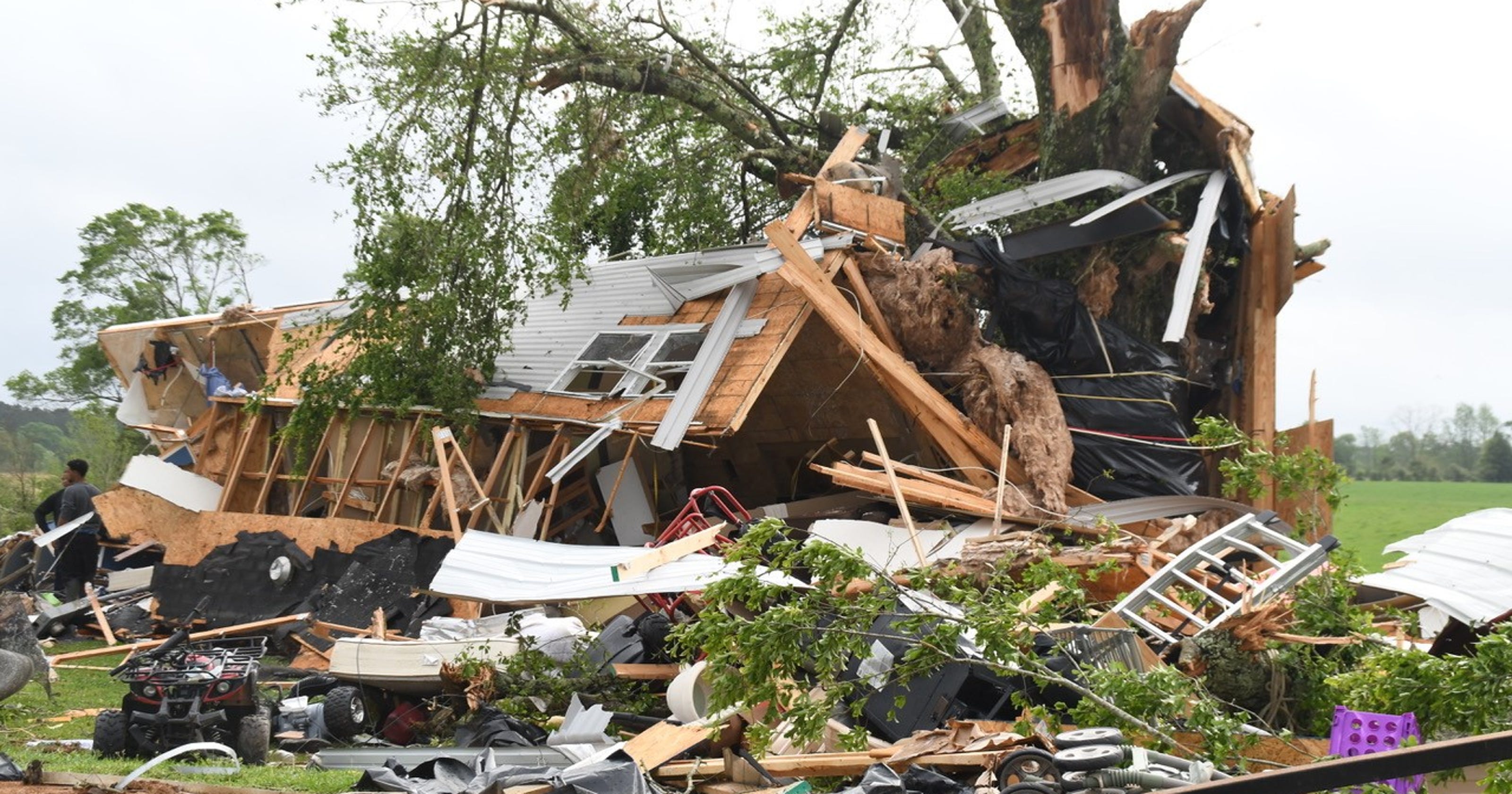 Tornado in Mississippi destroys family of four's mobile home