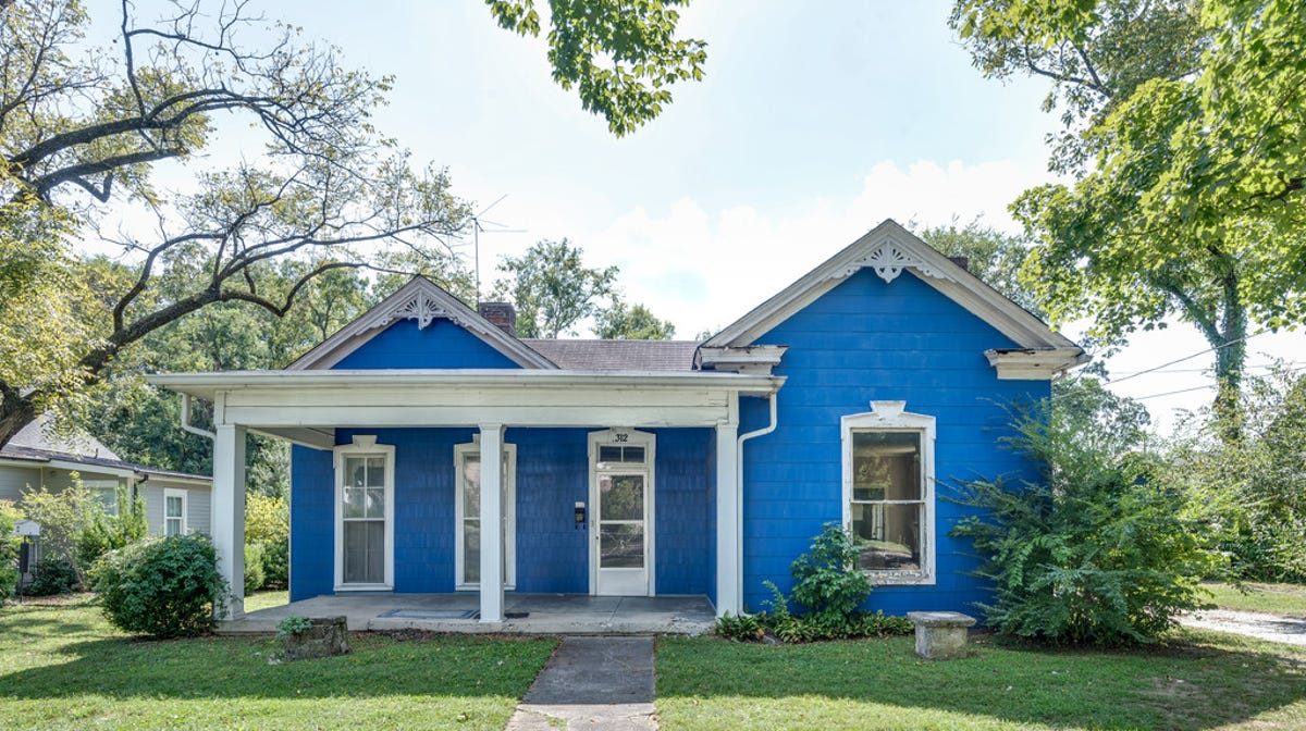 Real estate: Little blue house in downtown Franklin for sale