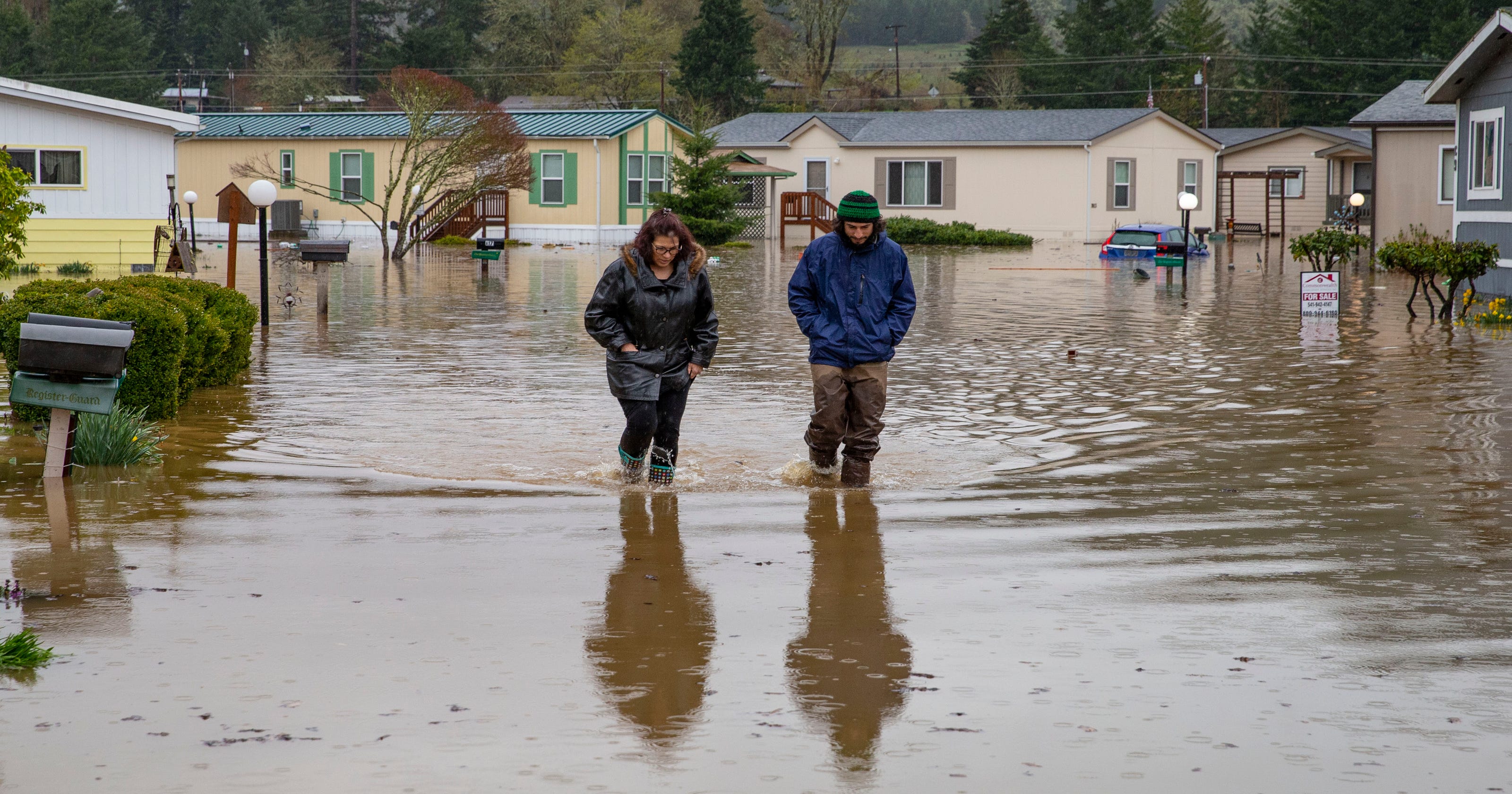 Evacuations continue near Eugene after Willamette, Row river flooding