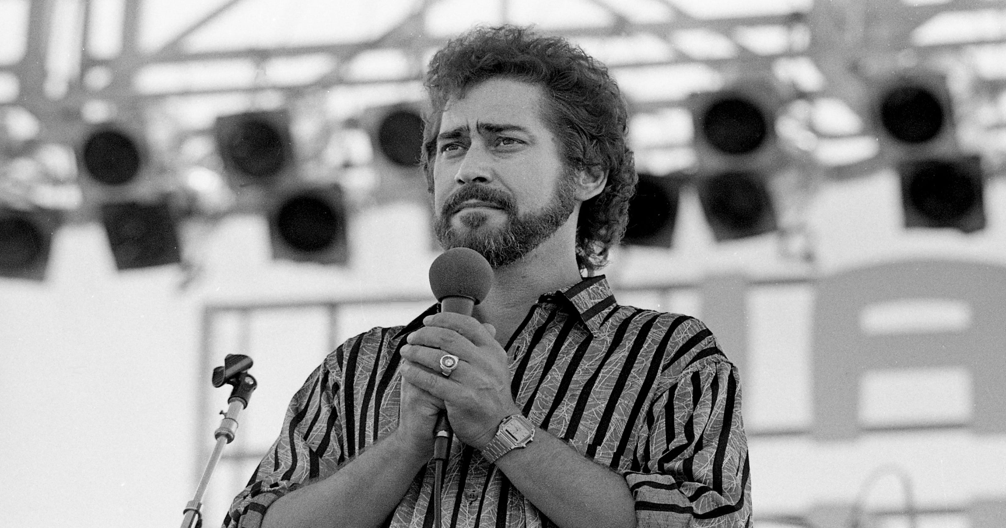 Earl Thomas Conley photos over the years