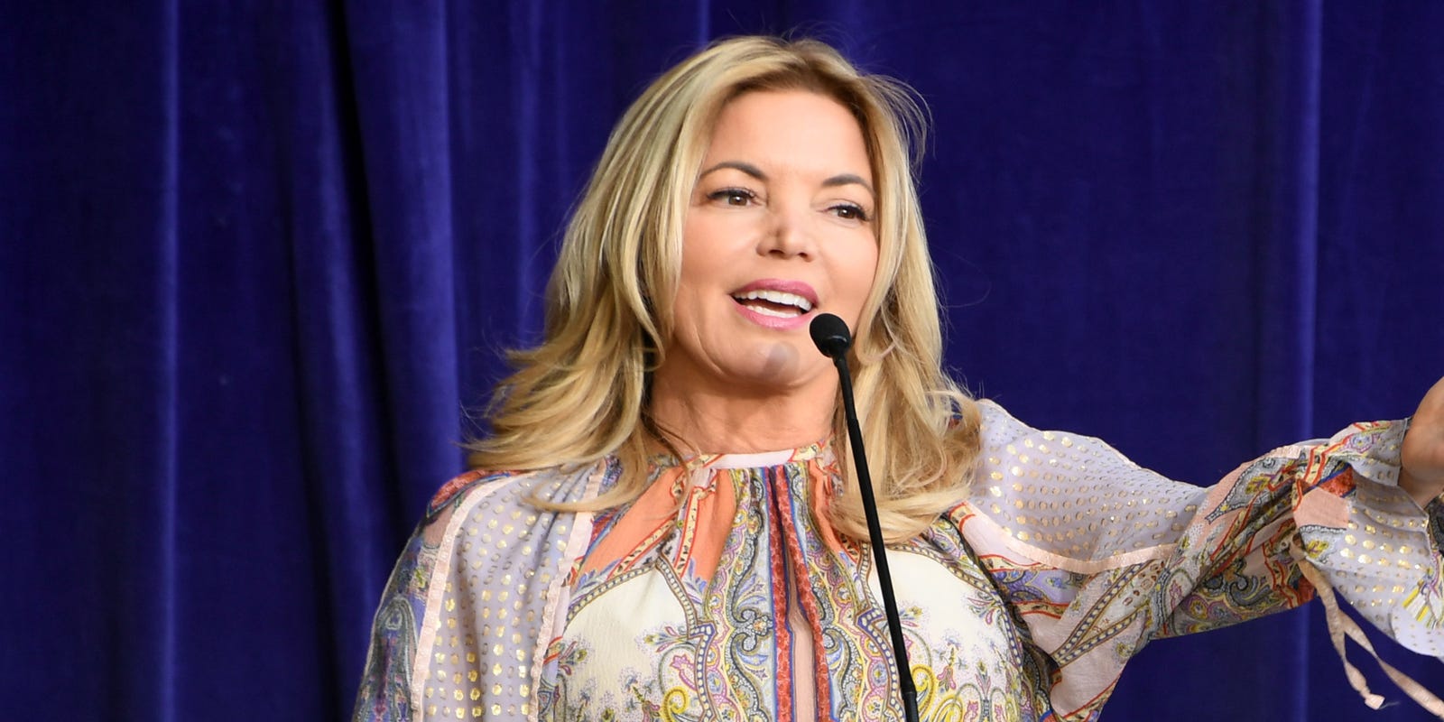 Opinion: With Magic out, owner Jeanie Buss faces defining moment in her Lak...