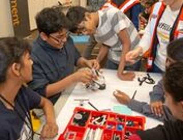 Amazon Hosts Students To Celebrate National Robotics Week