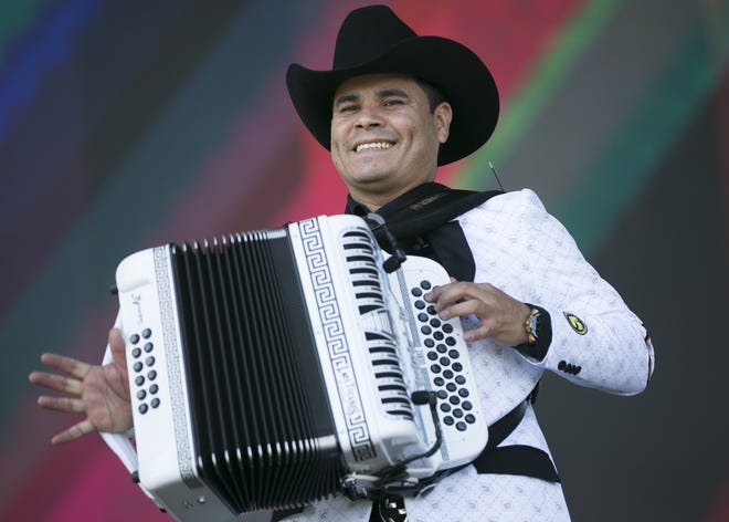 Los Tucanes de Tijuana se presentan en el escenario principal del Festival de Música y Artes de Coachella Valley en Indio, California, el 12 de abril de 2019.