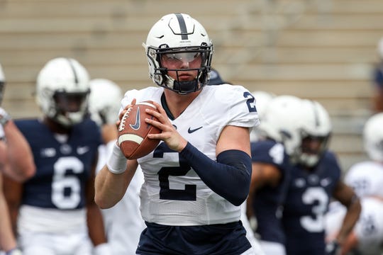 Tommy Stevens warming up before Penn State's spring game