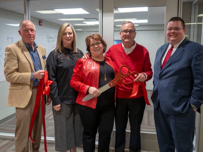 Elberfeld and Elliott family members gathered at the ribbon cutting for the new student collaboration rooms in the UC Clermont College library named in honor of Amy Elberfeld father, W.G. “Spud” Elliott. From left: Mark Elliott (Amy’s brother), Kathy Elliott, Amy Elberfeld, Dave Elberfeld and son Matt Elberfeld.