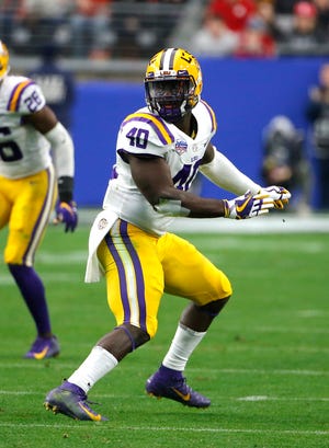 Former LSU star Devin White (40) would give the Lions a strong pairing at linebacker, along with Jarrad Davis.