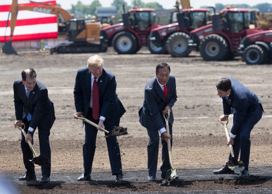 Governor Donald Trump (second from left) is joined by Gov. Scott Walker (left), Foxconn President Tery Gou and House Speaker Paul Ryan (right) on June 28, 2018, at the same time. solemn inauguration of the Foxconn factory in Mount Pleasant.