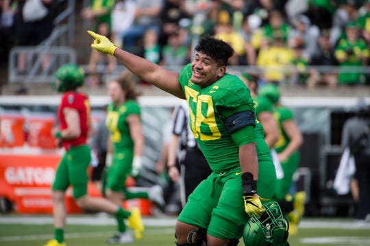 Oregon Ducks offensive lineman Penei Sewell (58) points the scoreboard after the Oregon spring game at Autzen Stadium. Mighty Oregon beat Fighting Ducks 20-13.