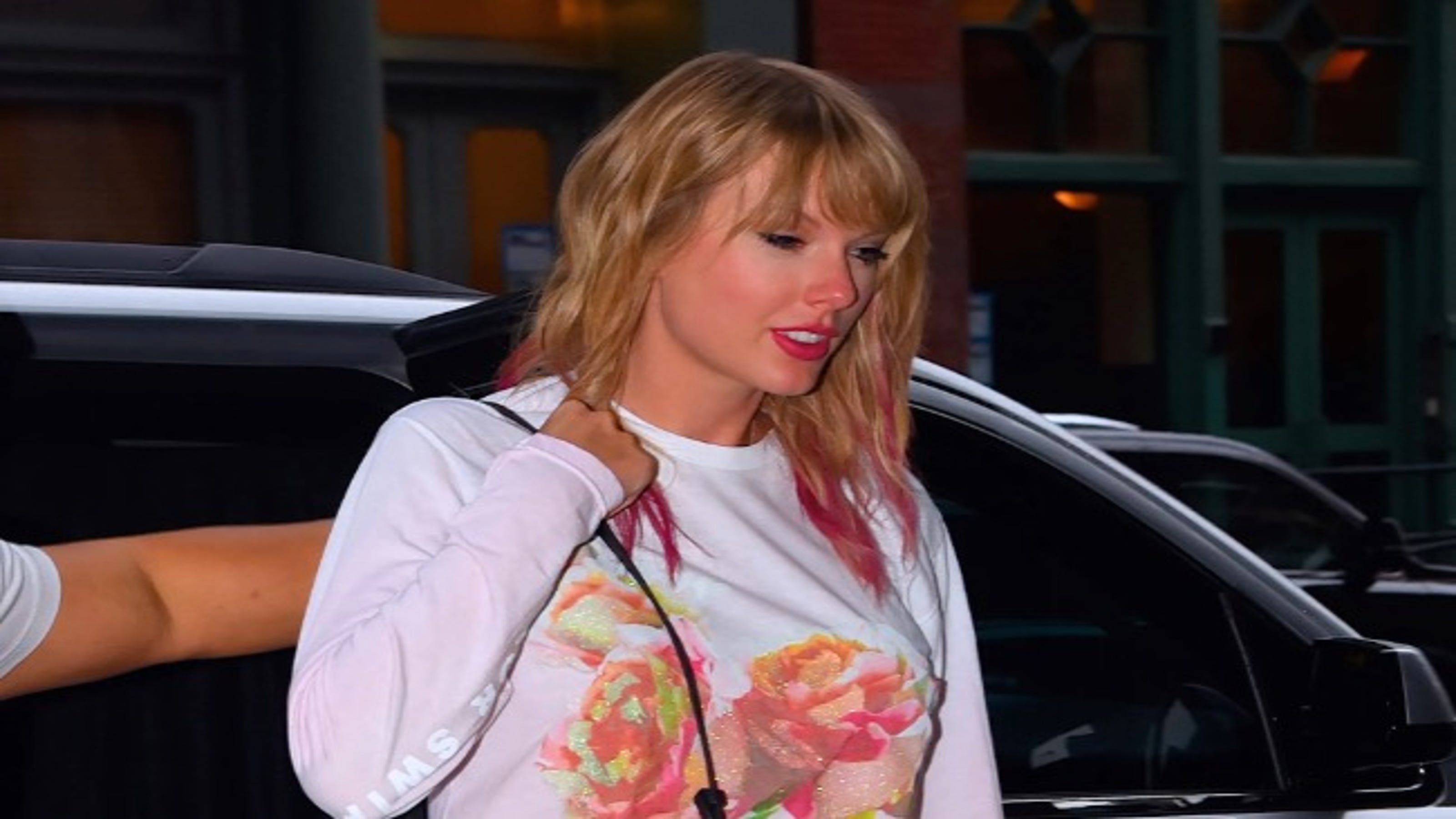 Taylor Swift Steps Out With New Pink Dip Dyed Hair