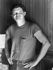Artist Gordon Newton in 1982