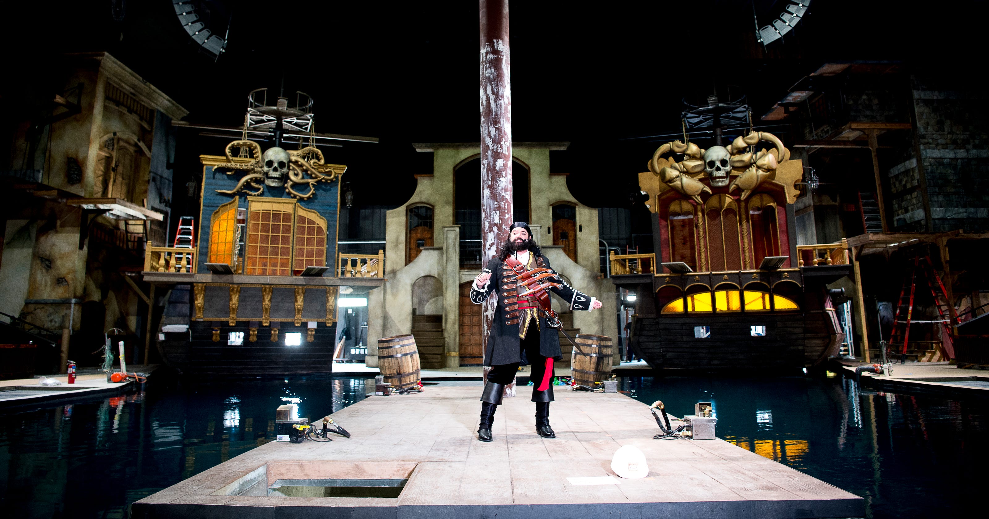 Dolly Parton's Pirates Voyage show in Pigeon See inside