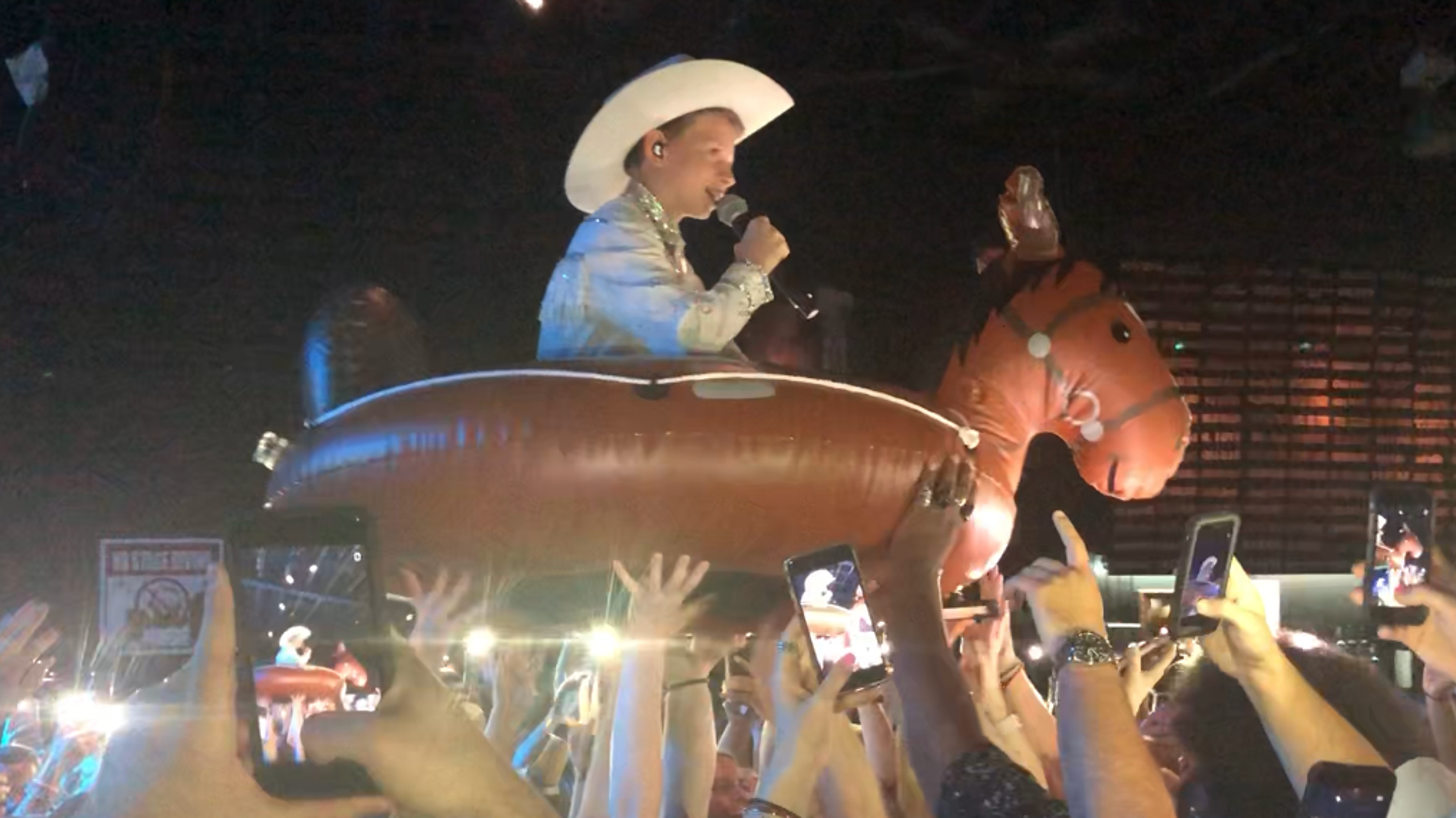 Mason Ramsey Crowd Surfs With Inflatable Horse At Nashville -