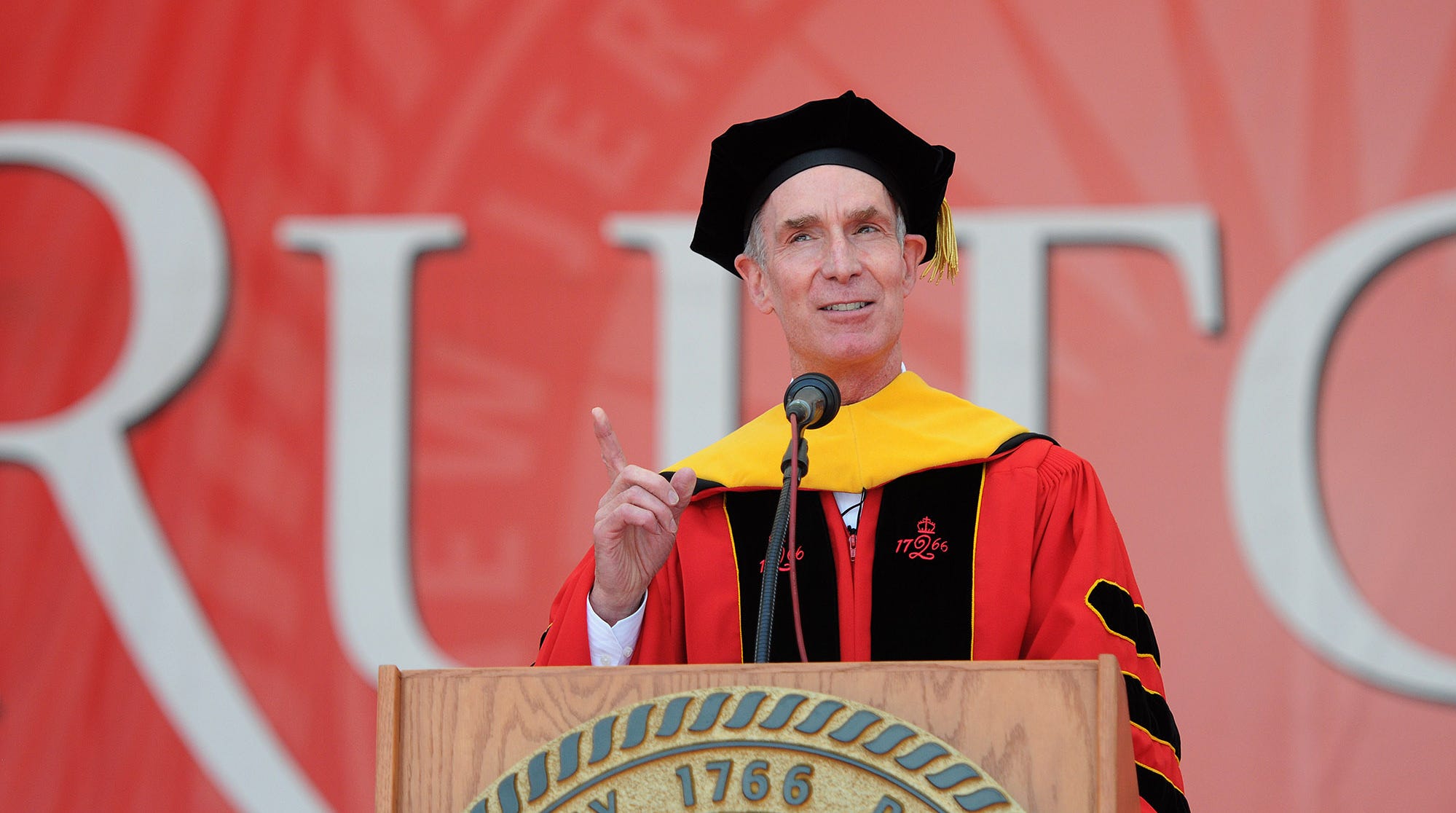 College Commencements How To Read Symbolism From Mortarboard To Mace
