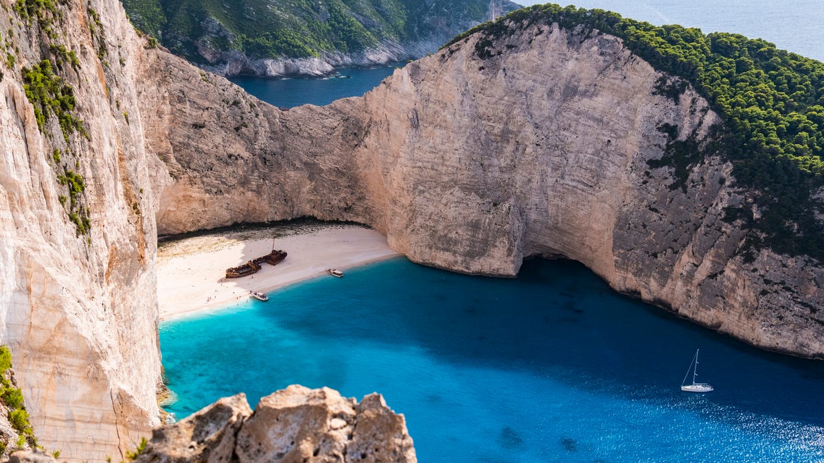 Viral photos show beaches in Greece, not Georgia