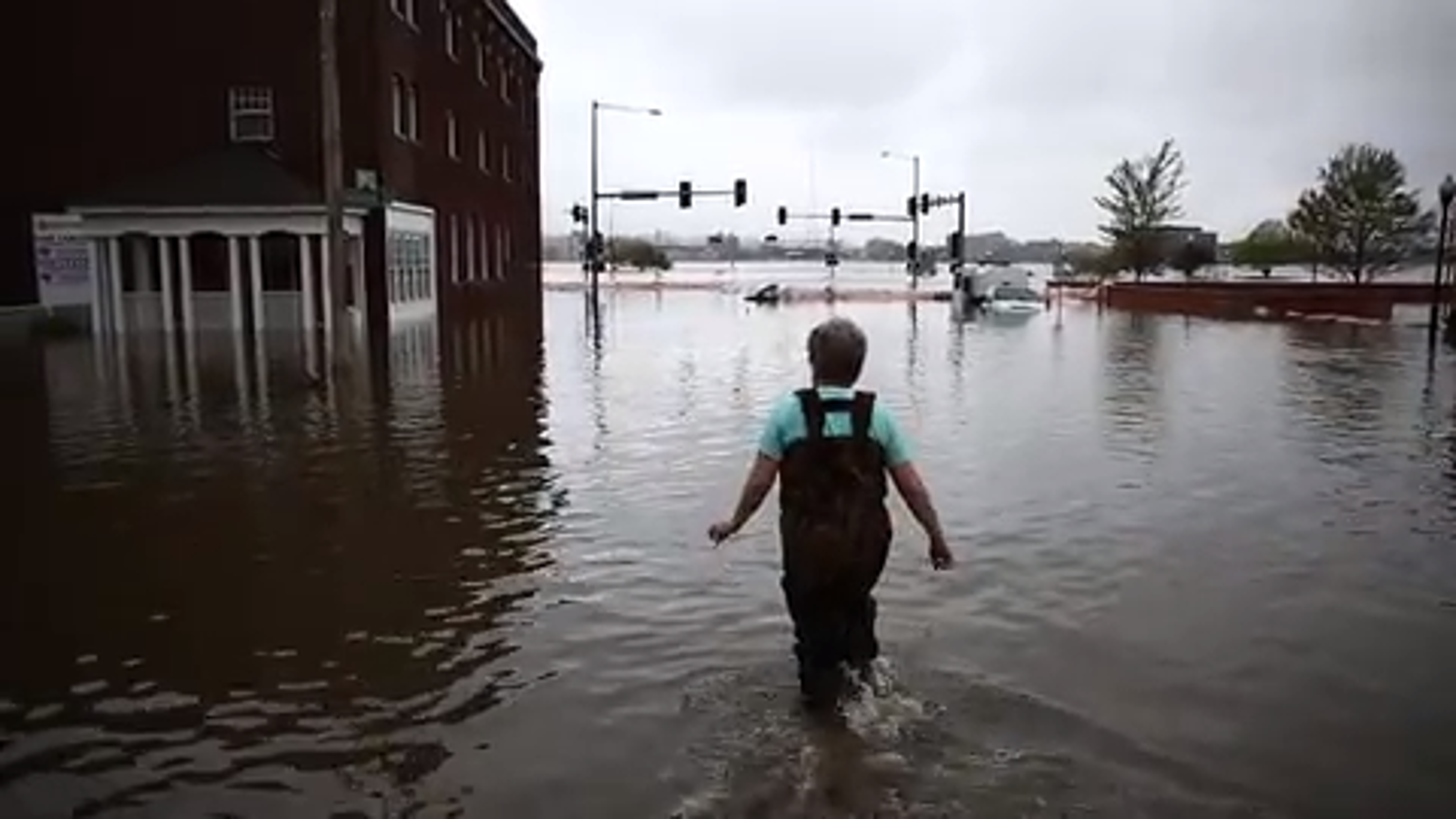 Flooding in Iowa breaks record while waters in Davenport continue to rise