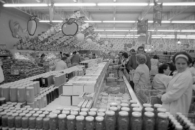 In May 1970, the new Kroger opened up in Chillicothe Plaza.
