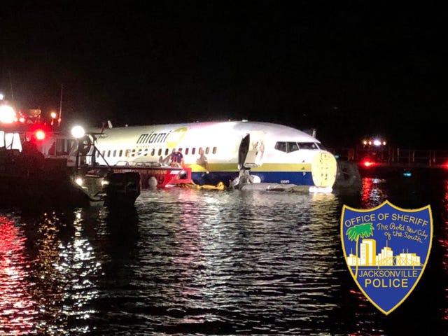 boeing flight in florida rams into river diving off of runway