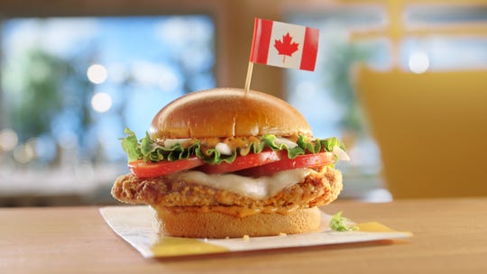 Chicken Sandwich with Tomatoes and Mozzarella, Canada. "Width =" 540 "data-mycapture-src =" "data-mycapture-sm-src ="