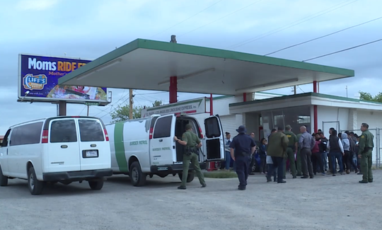 Border Patrol Drops Off Migrants For First Time At A Private Bus