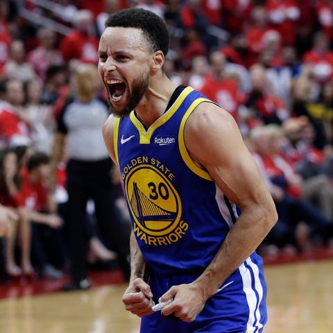 Stephen Curry scored all 33 of his points in the...