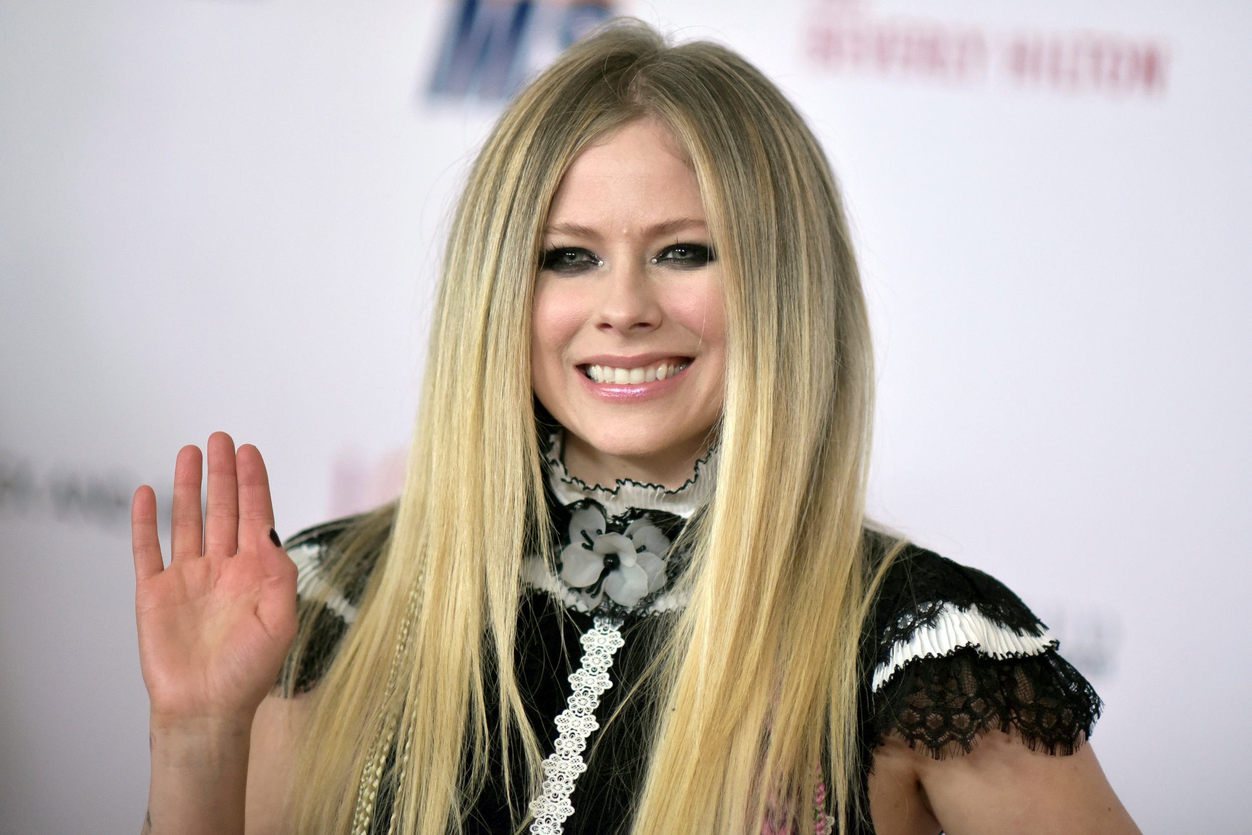 2500px x 1667px - Avril Lavigne says she reached out to 'warrior' Justin Bieber about Lyme  disease diagnosis