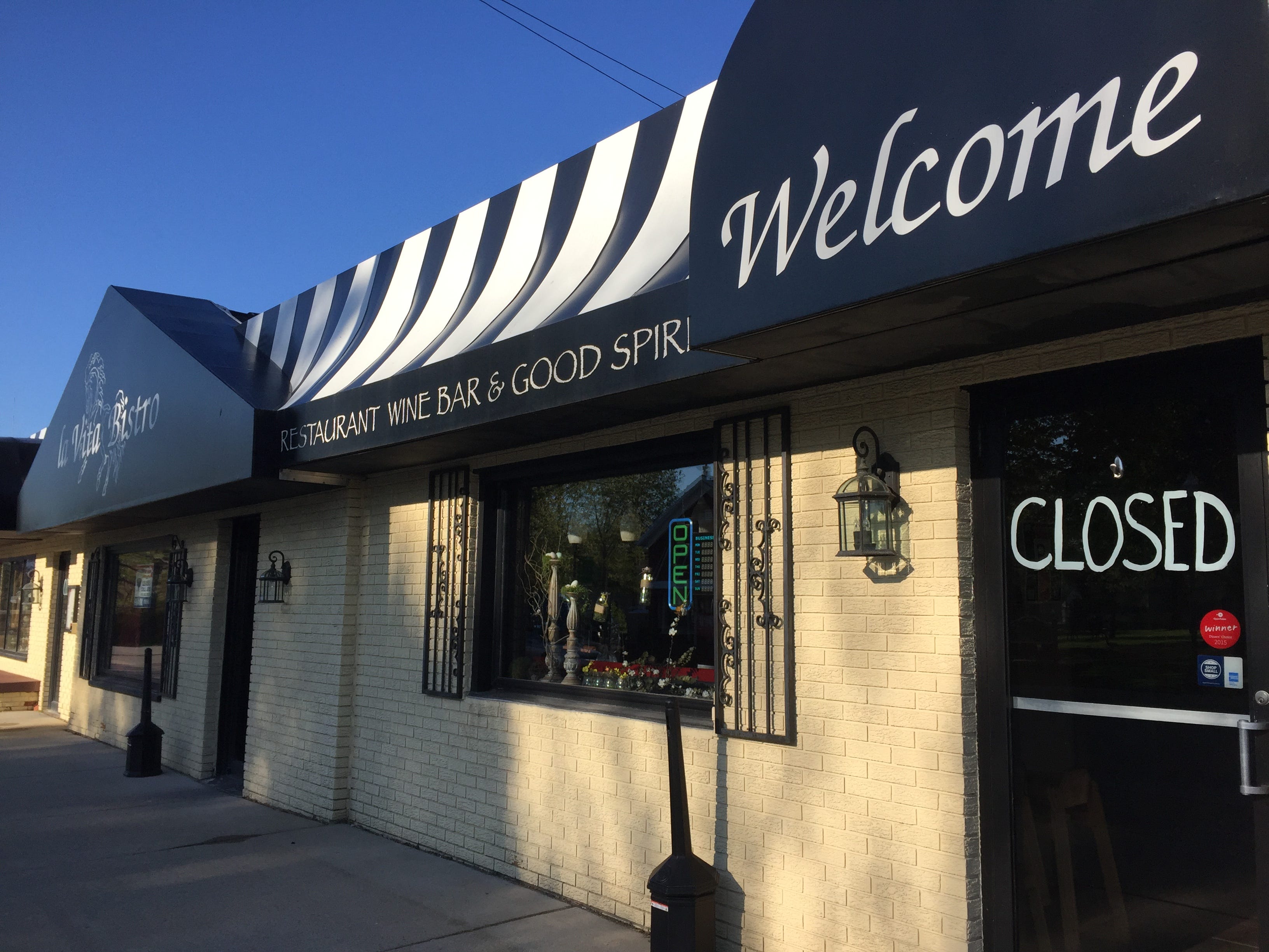 Popular downtown Pinckney restaurant closes, put up for sale