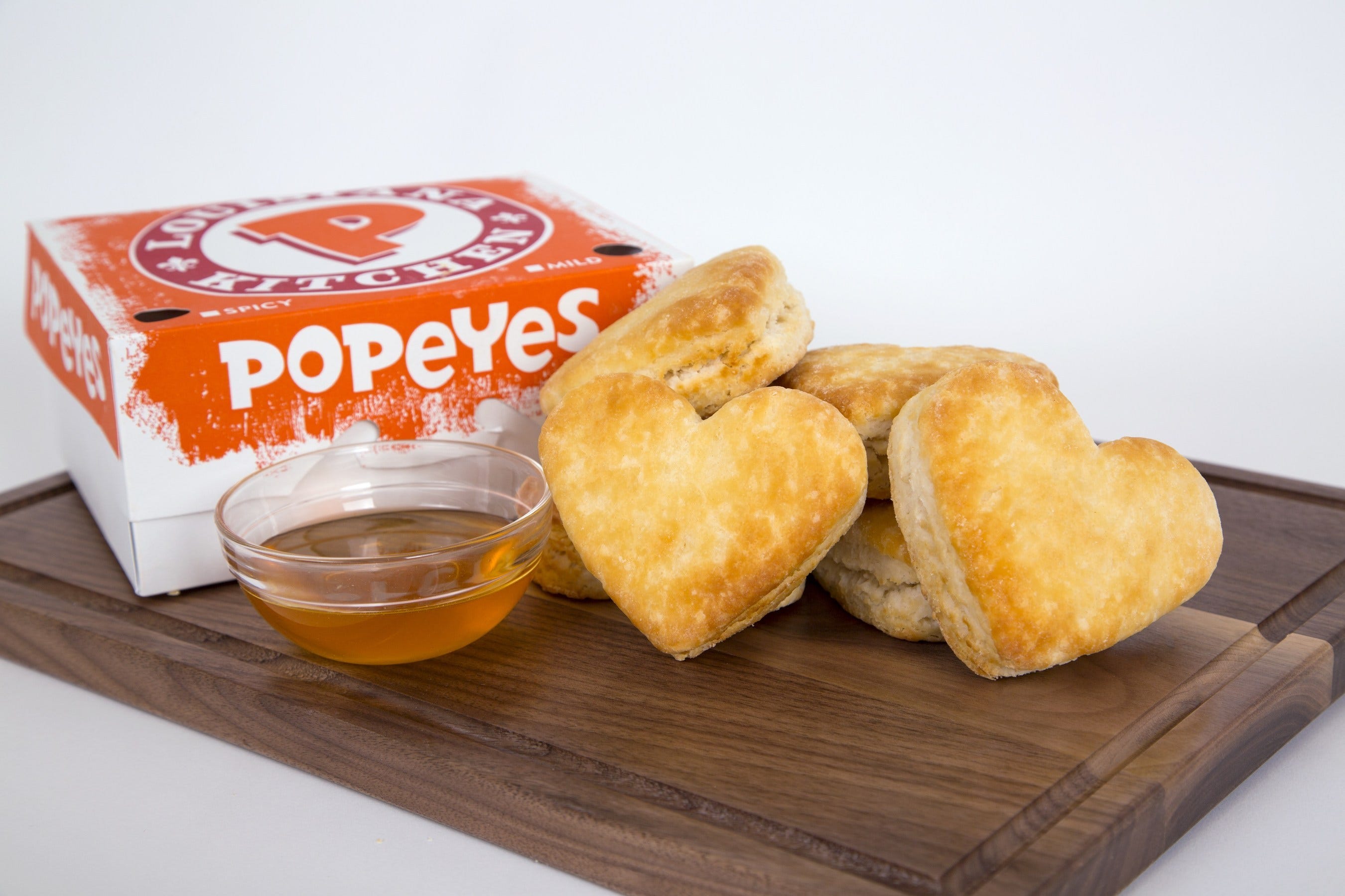 Popeyes Finally Has a Location in the U.K. — &amp;#39;Biscuits&amp;#39; and All ...
